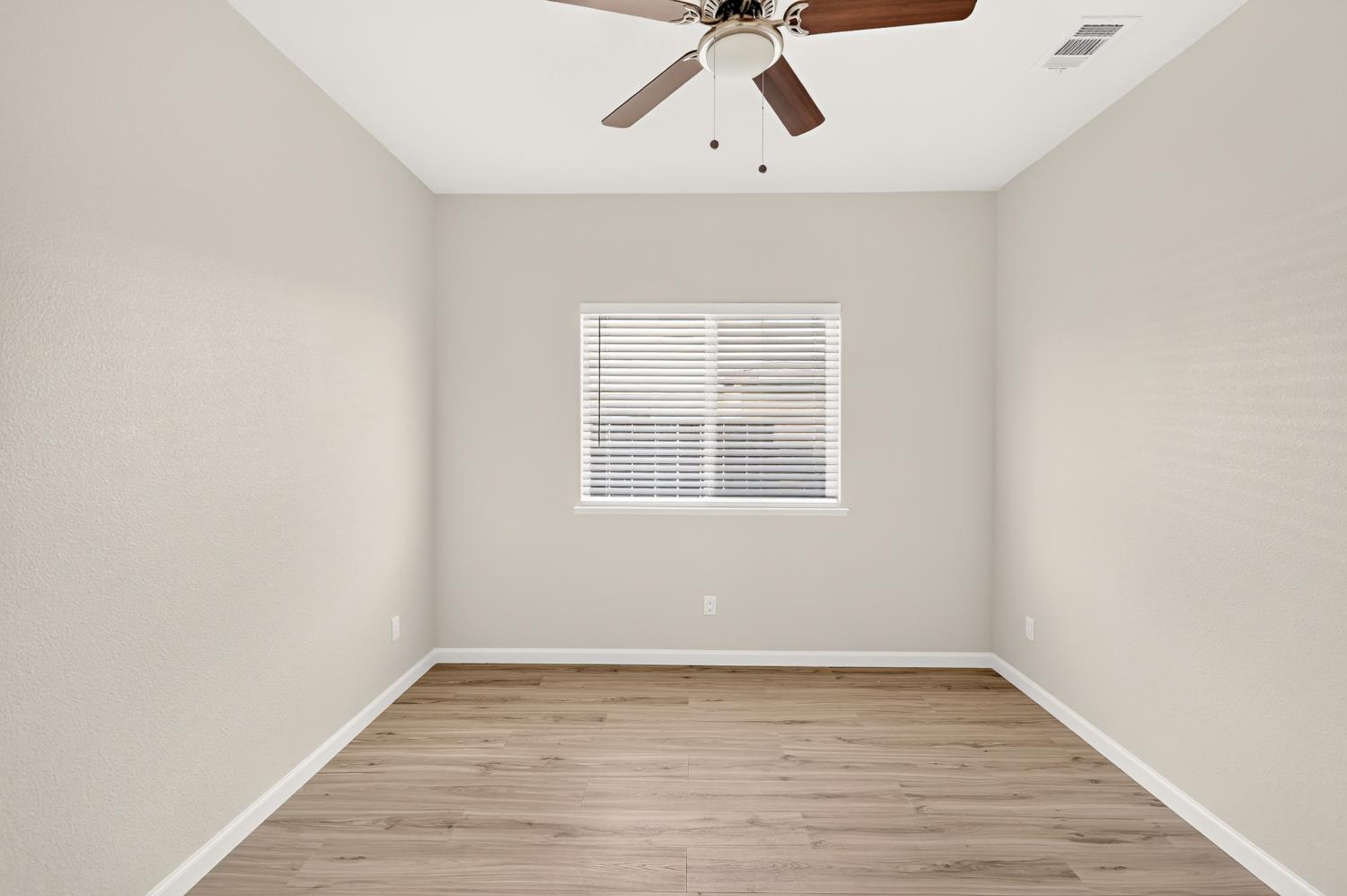 1038 W 24th St, Merced, CA 95340