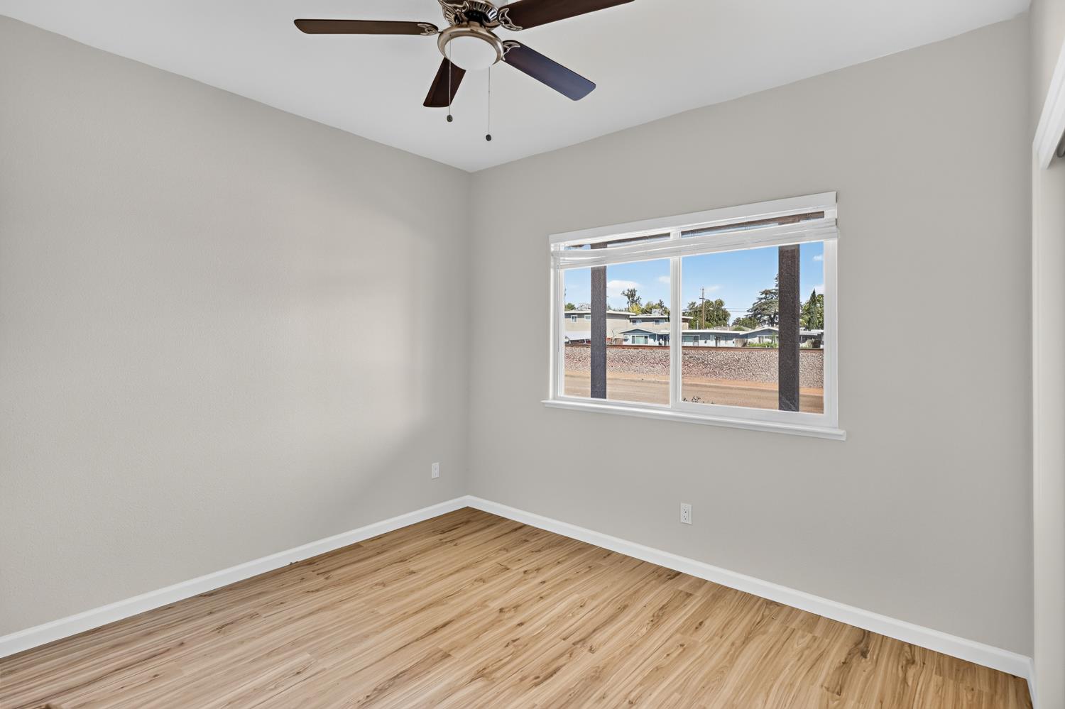 1038 W 24th St, Merced, CA 95340