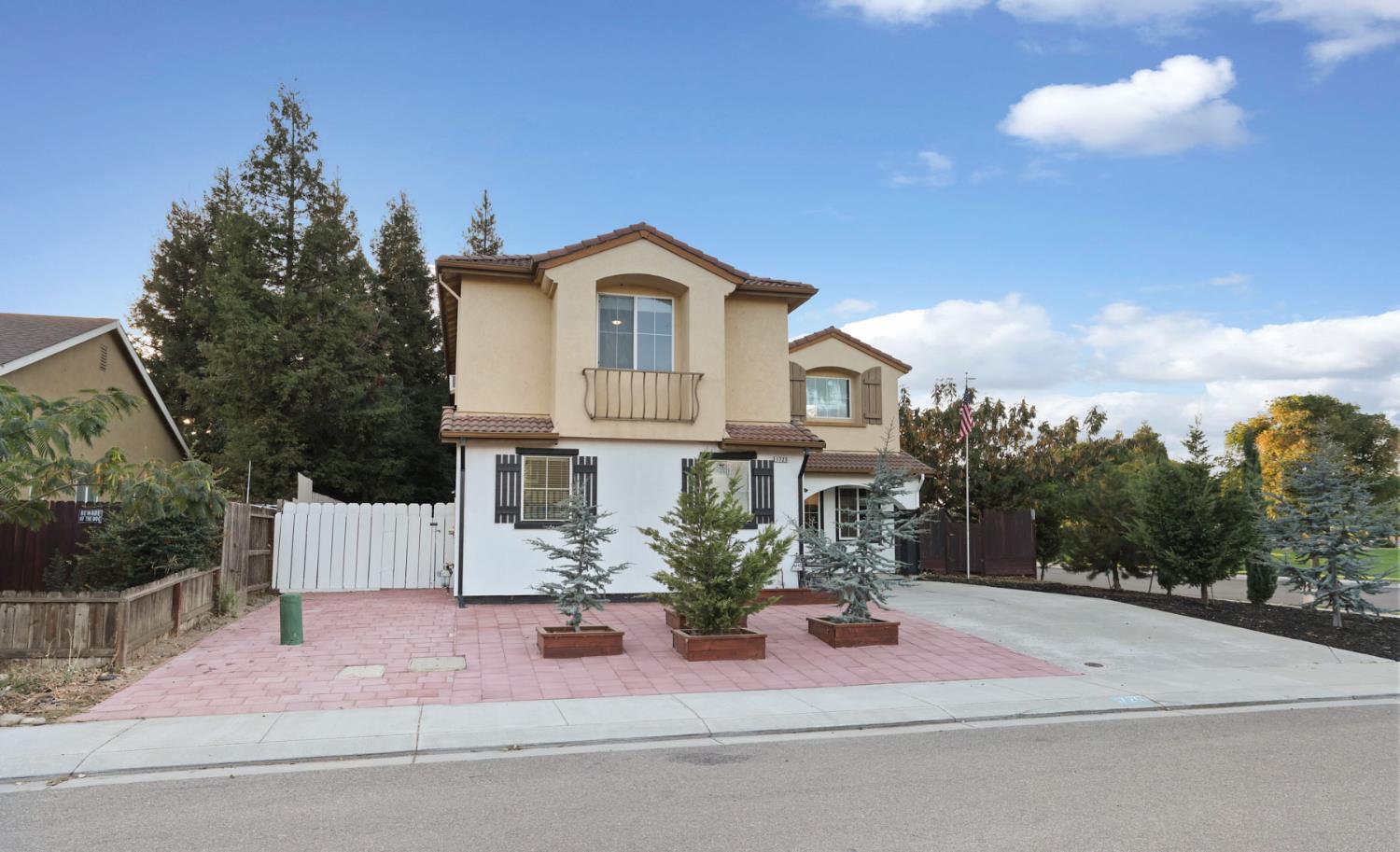 1725 Luna Bella Ln, Manteca, CA 95337
