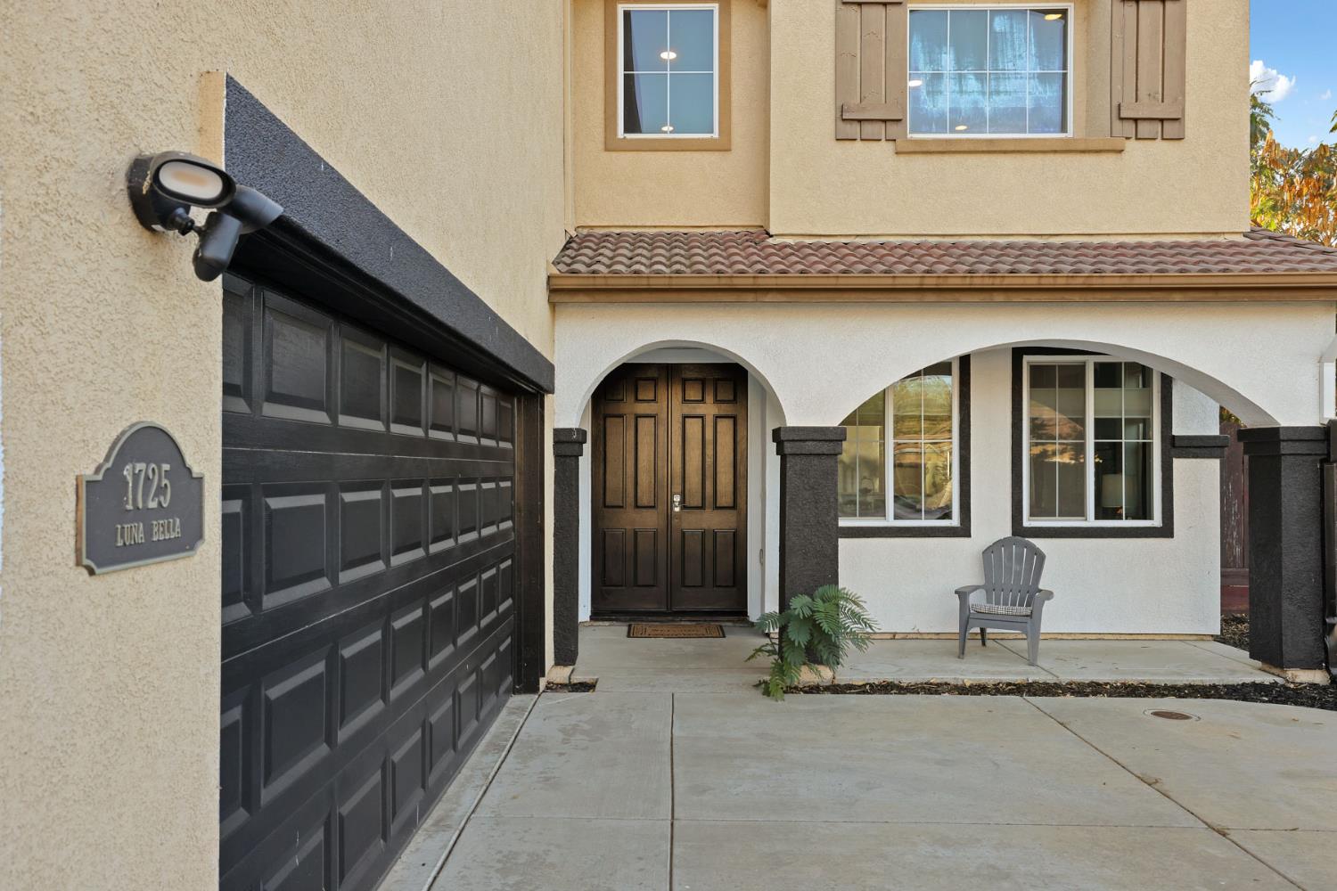 1725 Luna Bella Ln, Manteca, CA 95337