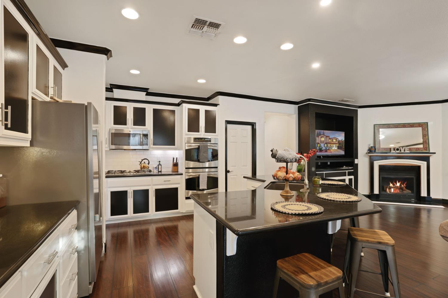 1725 Luna Bella Ln, Manteca, CA 95337
