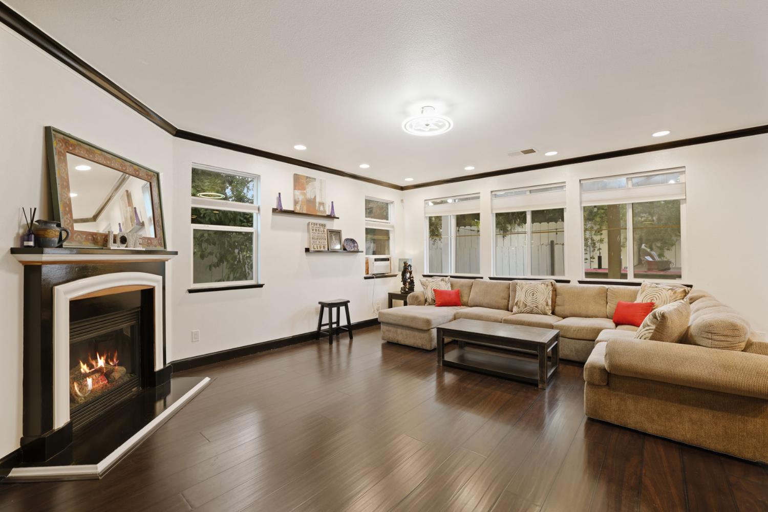 1725 Luna Bella Ln, Manteca, CA 95337