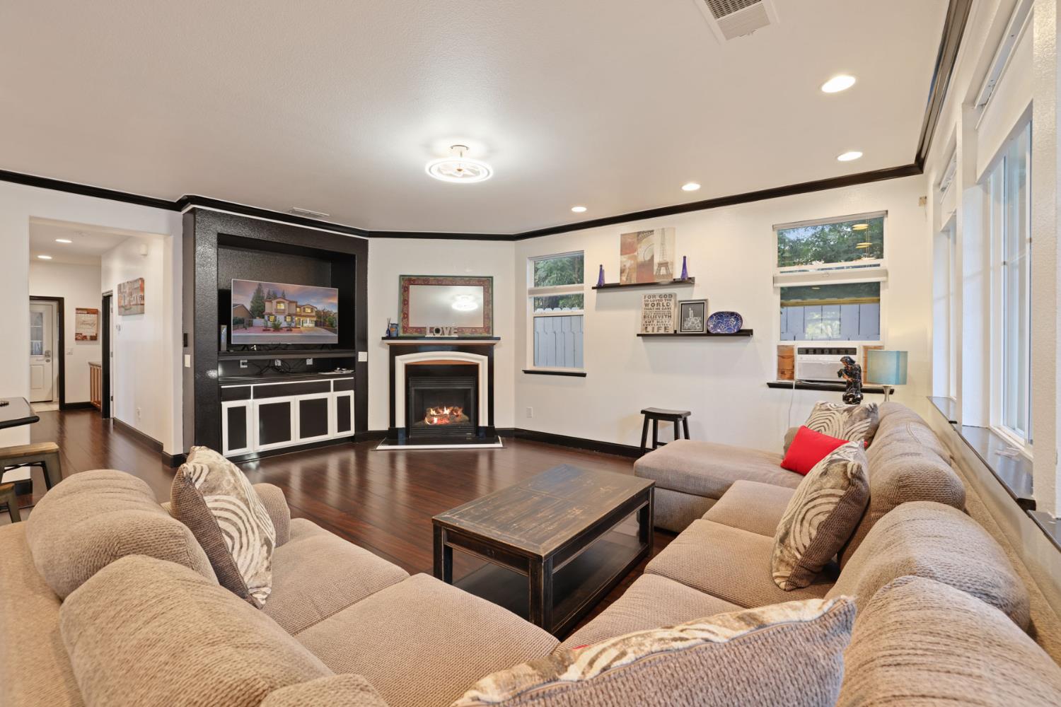 1725 Luna Bella Ln, Manteca, CA 95337
