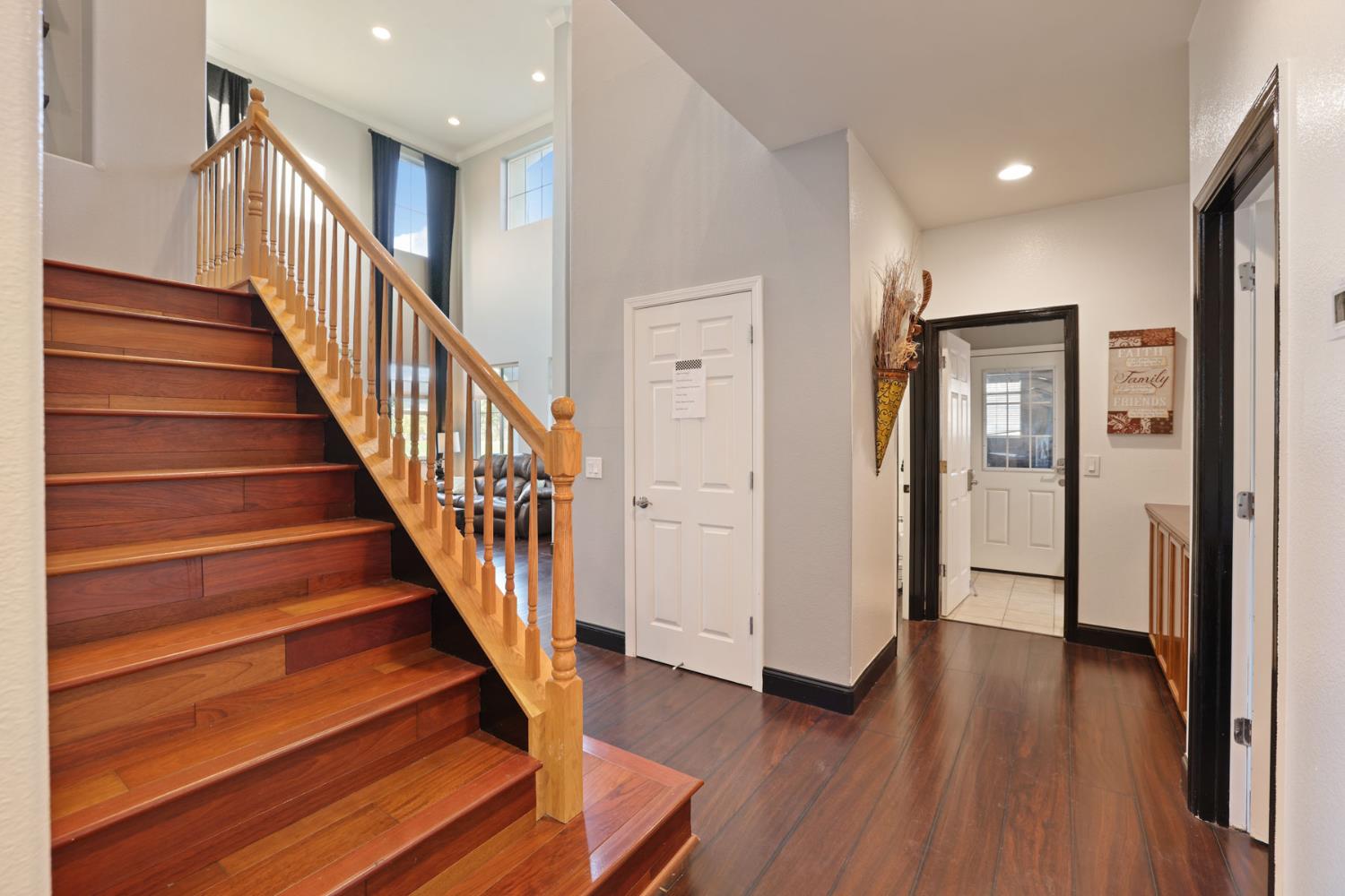 1725 Luna Bella Ln, Manteca, CA 95337