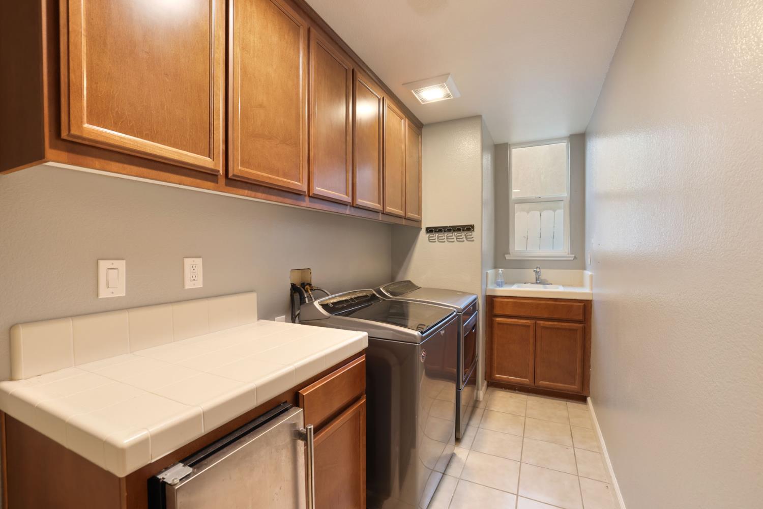 1725 Luna Bella Ln, Manteca, CA 95337