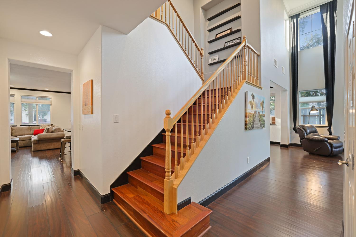 1725 Luna Bella Ln, Manteca, CA 95337