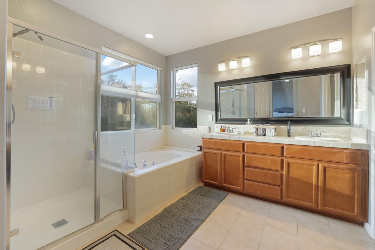 1725 Luna Bella Ln, Manteca, CA 95337