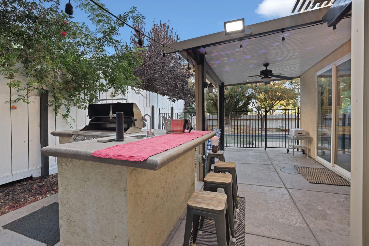 1725 Luna Bella Ln, Manteca, CA 95337