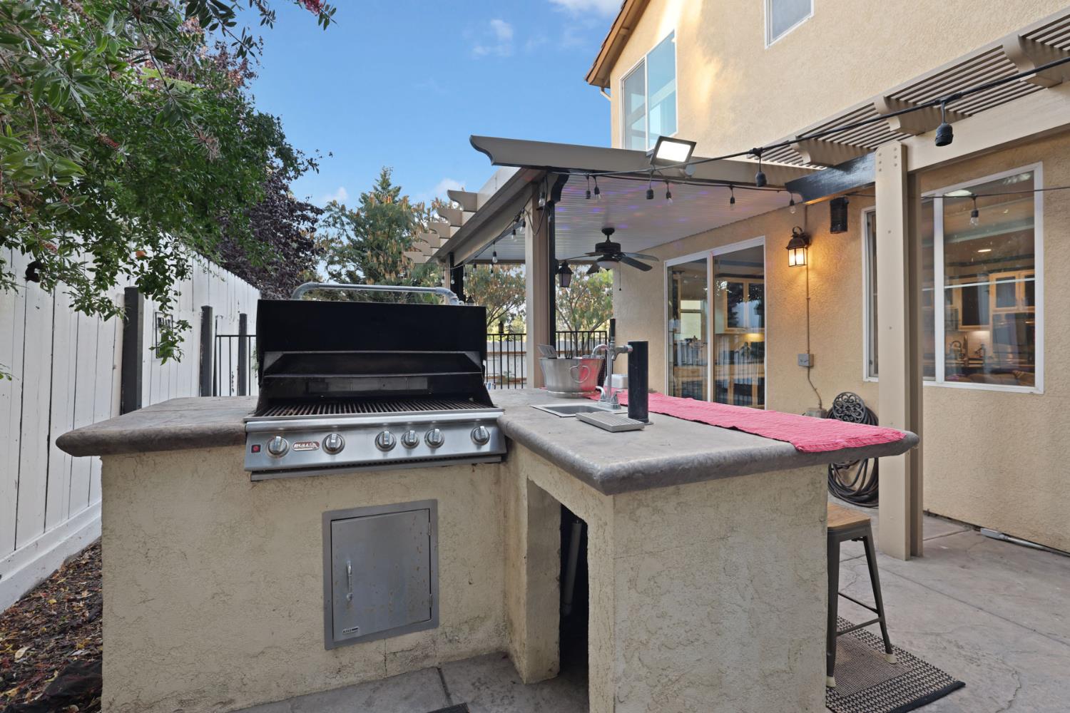 1725 Luna Bella Ln, Manteca, CA 95337