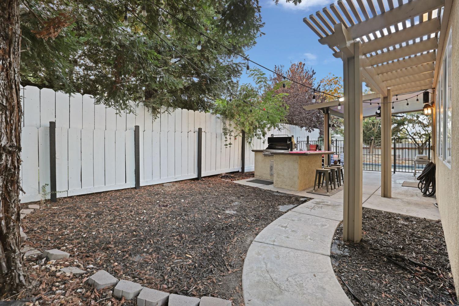 1725 Luna Bella Ln, Manteca, CA 95337