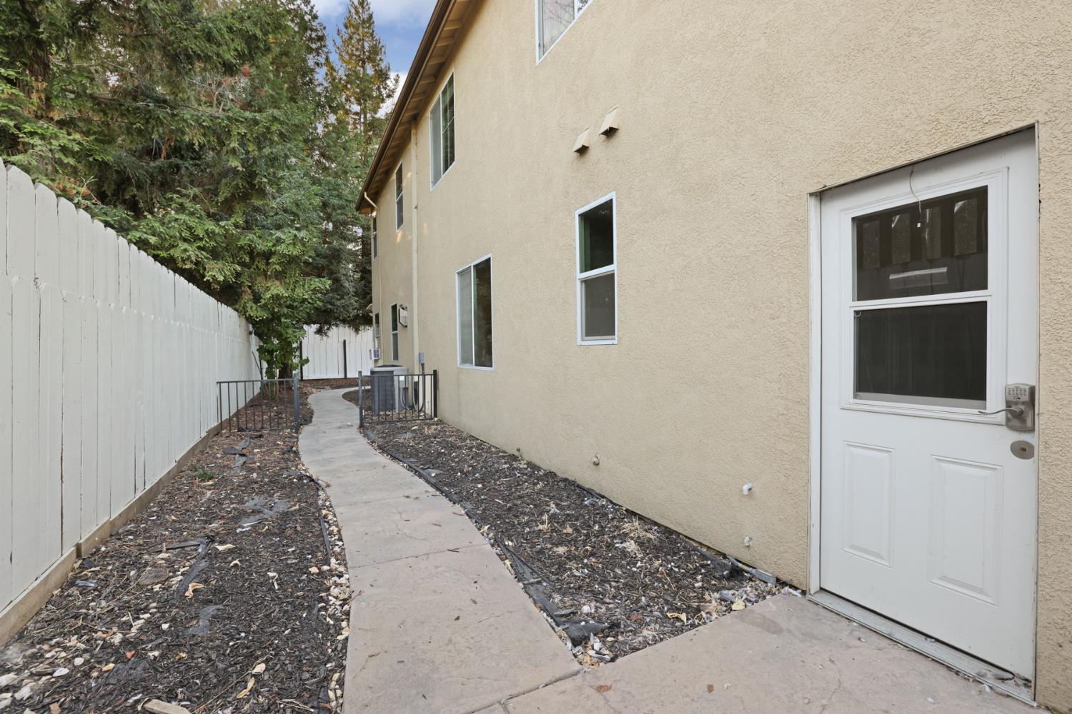 1725 Luna Bella Ln, Manteca, CA 95337