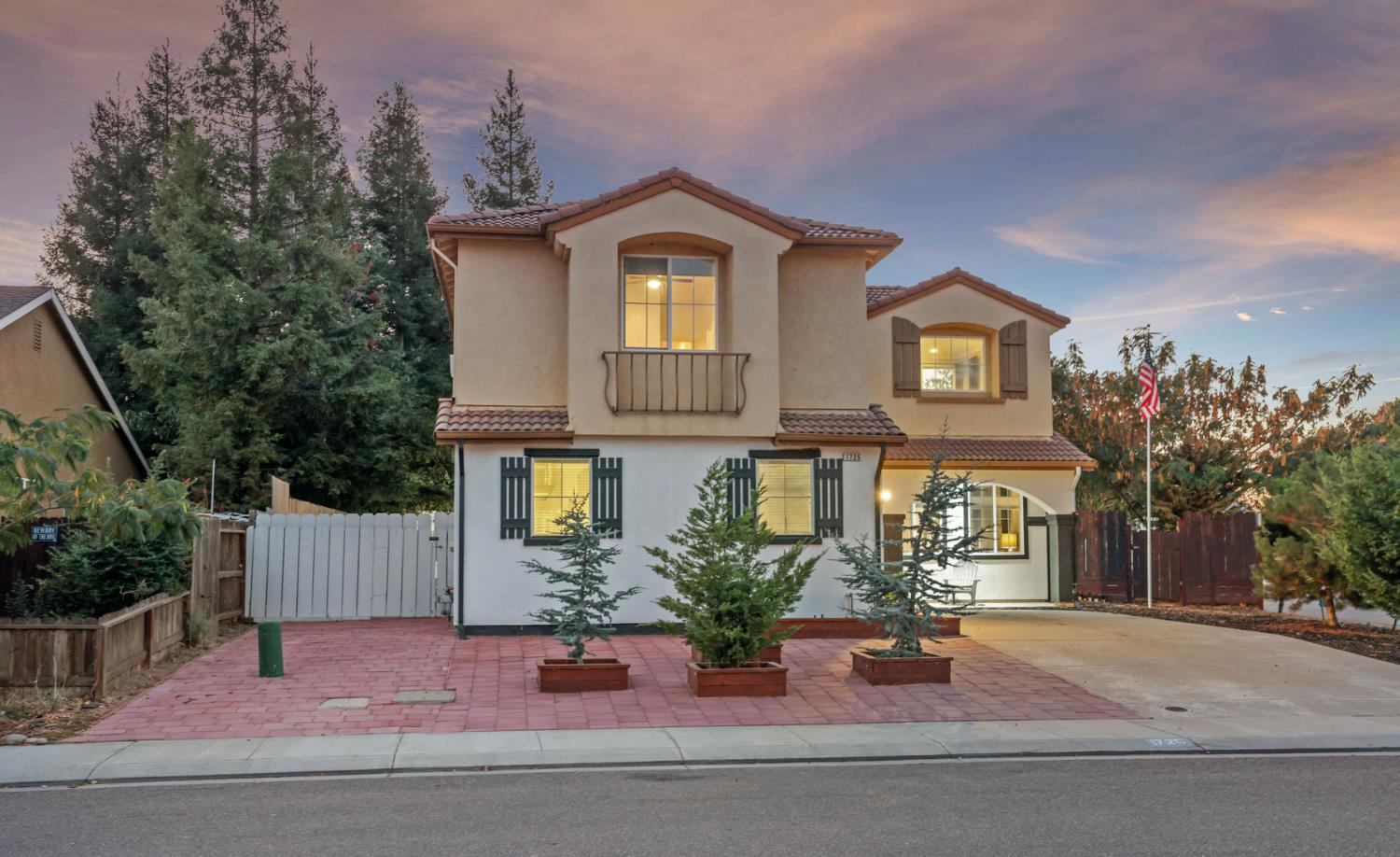 1725 Luna Bella Ln, Manteca, CA 95337