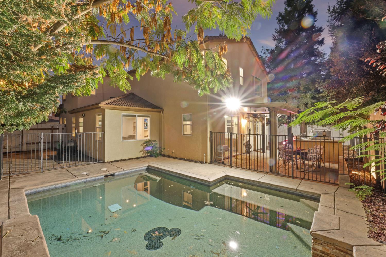 1725 Luna Bella Ln, Manteca, CA 95337