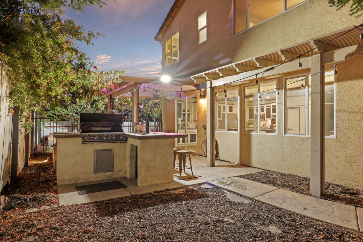 1725 Luna Bella Ln, Manteca, CA 95337