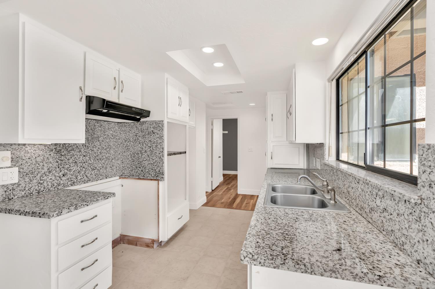 1542 Cypress Pl, Los Banos, CA 93635