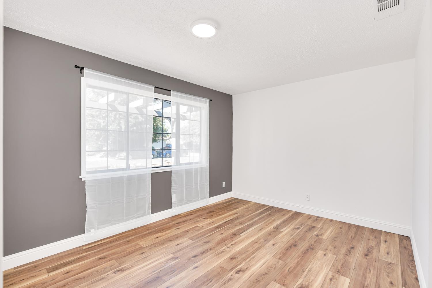1542 Cypress Pl, Los Banos, CA 93635