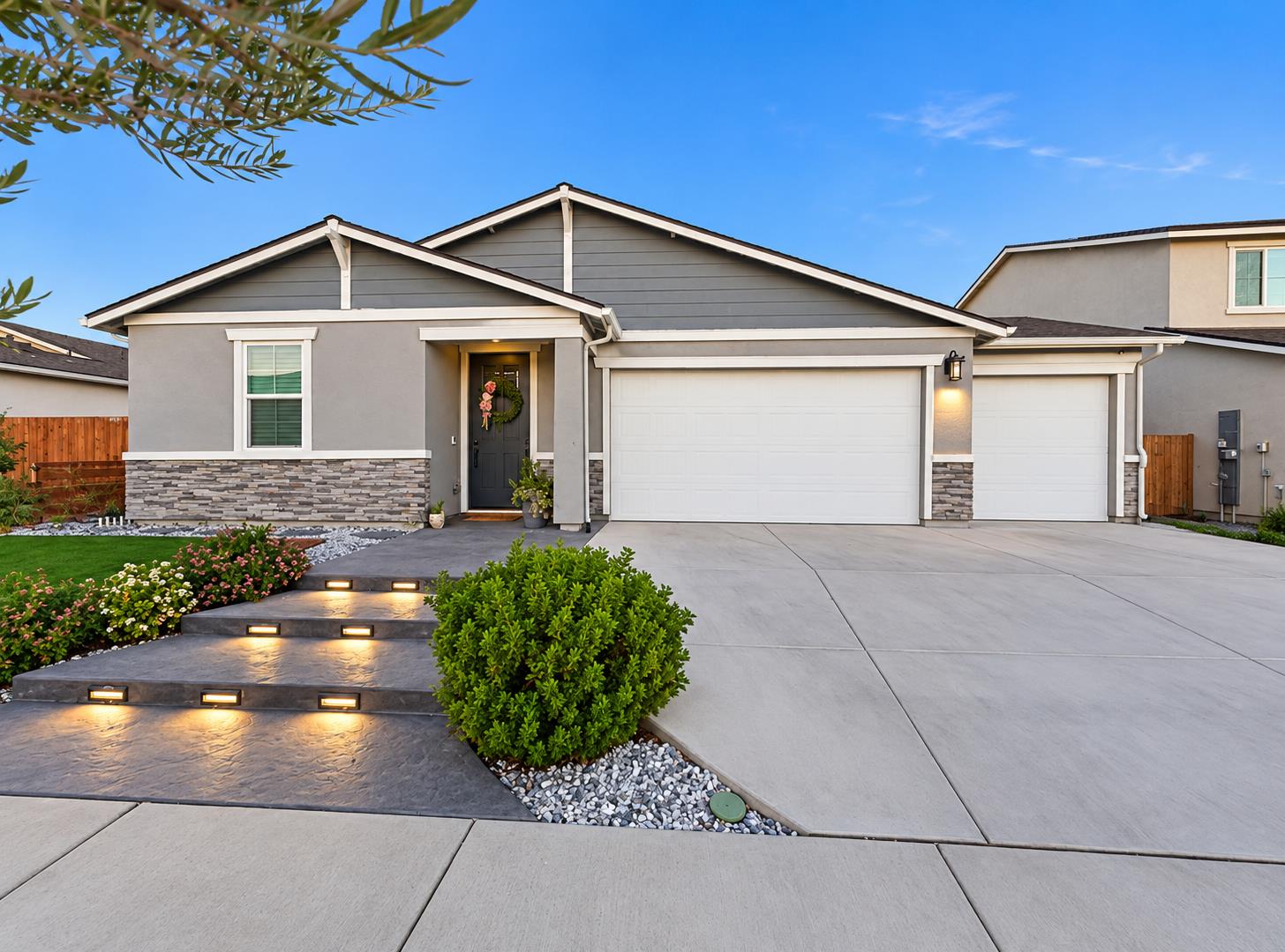 392 Broadstone Ct, Los Banos, CA 93635