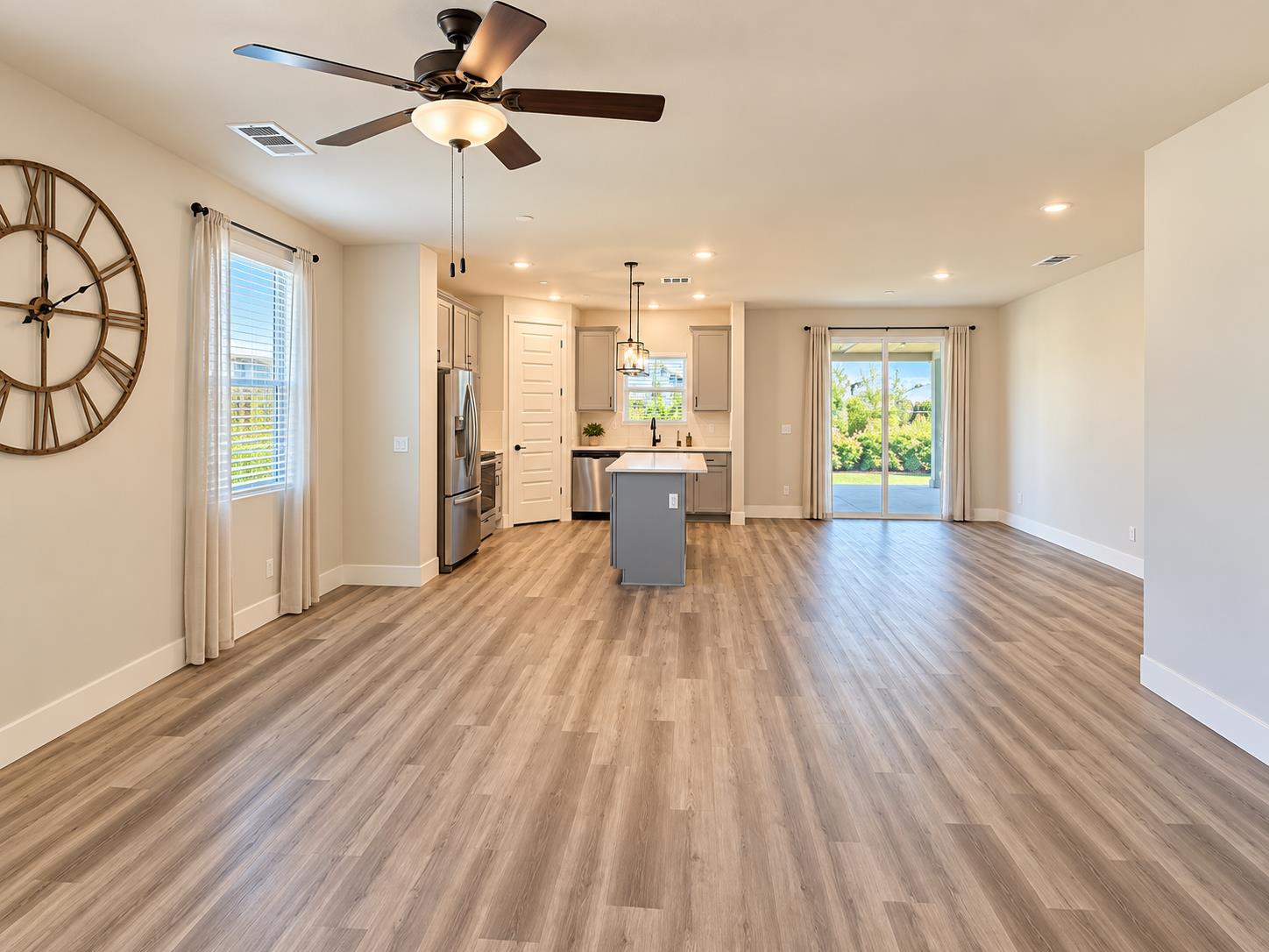 392 Broadstone Ct, Los Banos, CA 93635