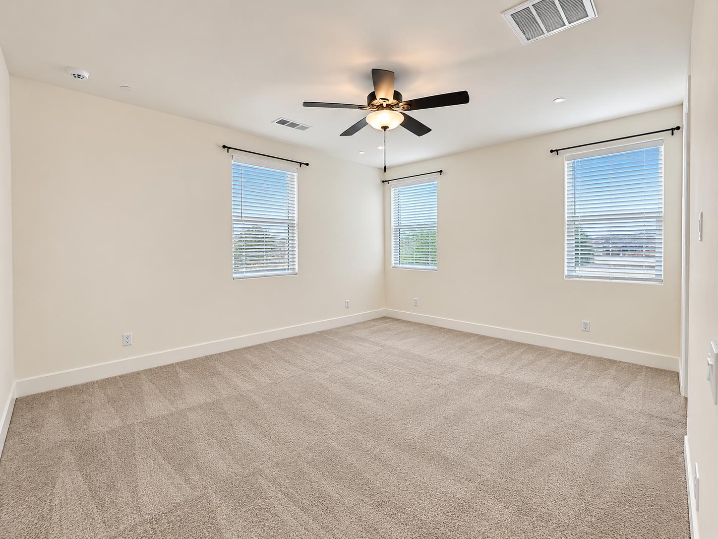 392 Broadstone Ct, Los Banos, CA 93635