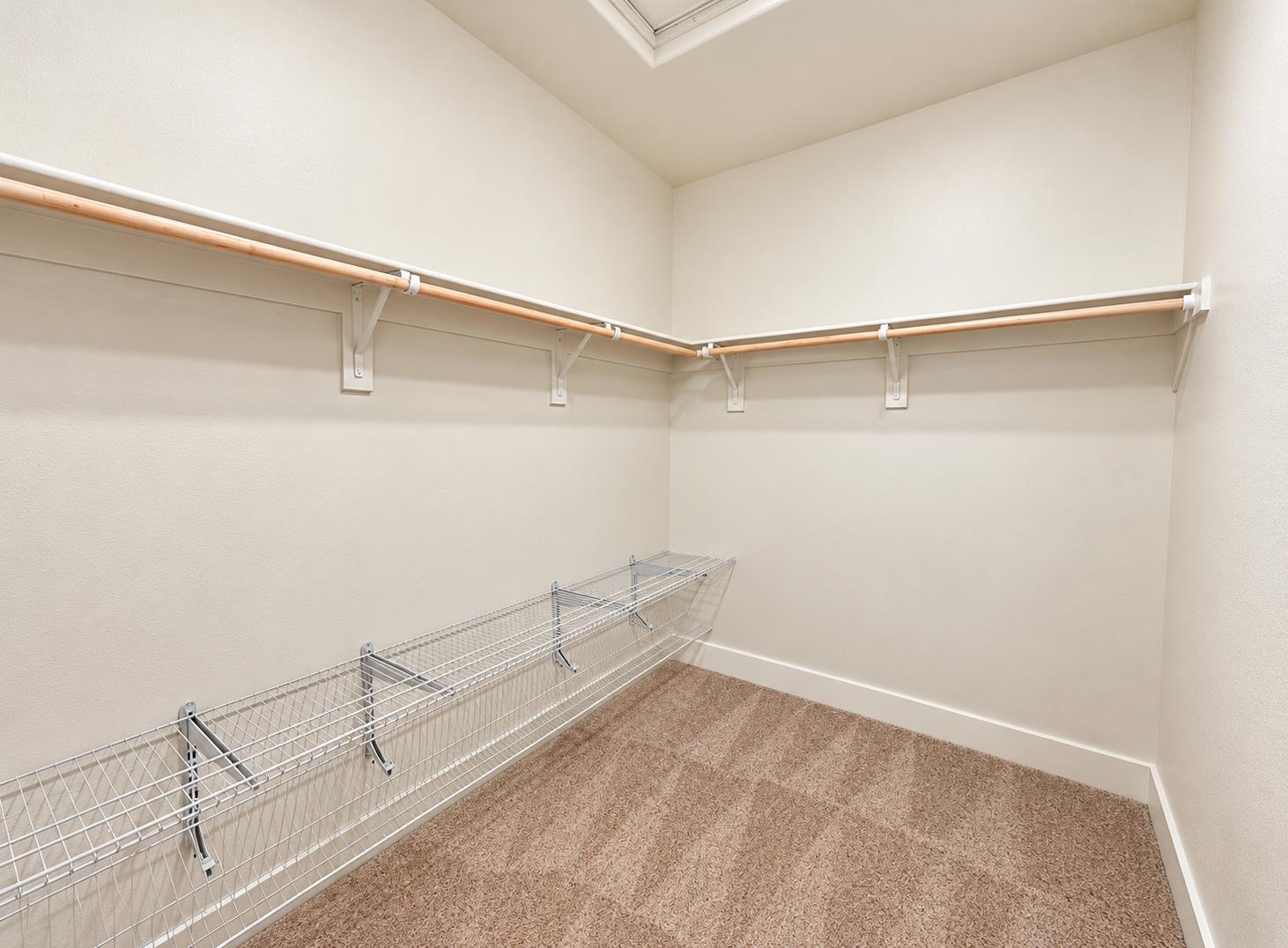 392 Broadstone Ct, Los Banos, CA 93635