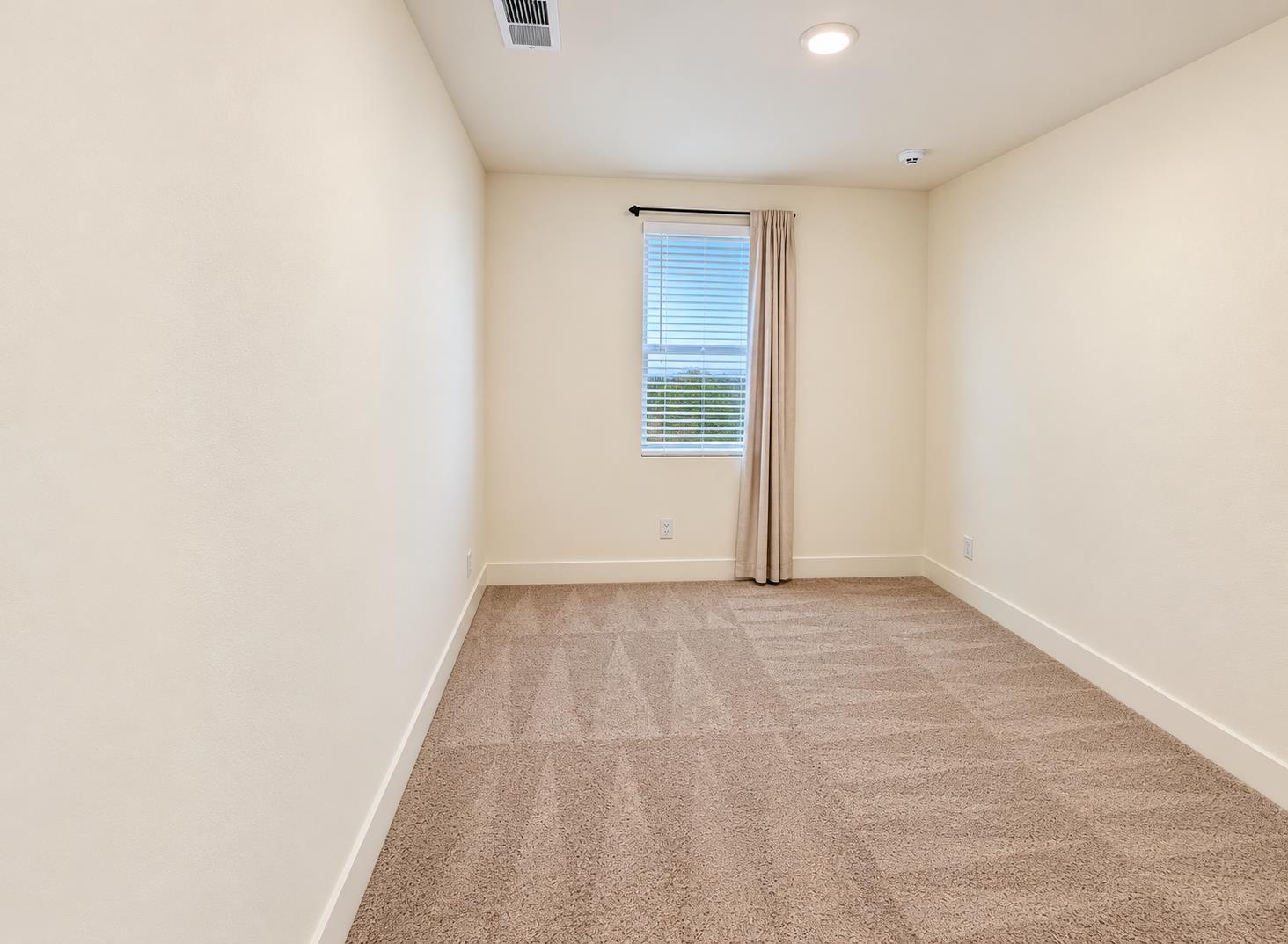 392 Broadstone Ct, Los Banos, CA 93635