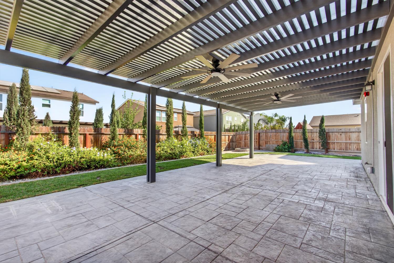 392 Broadstone Ct, Los Banos, CA 93635