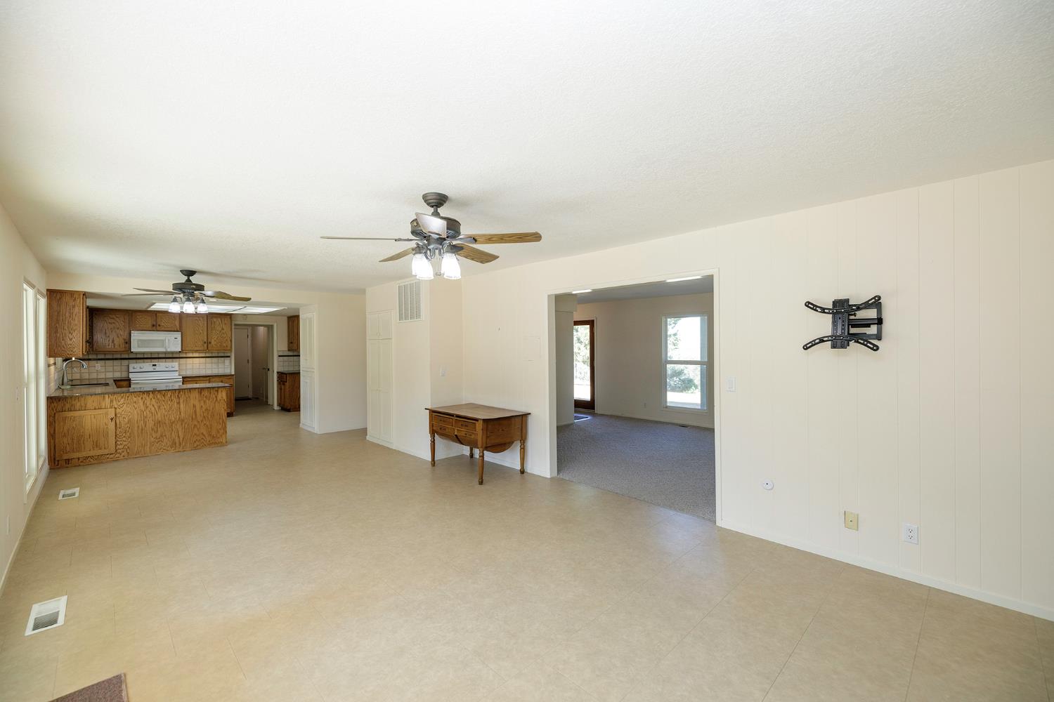 361 Arlberg Rd, Hickman, CA 95323