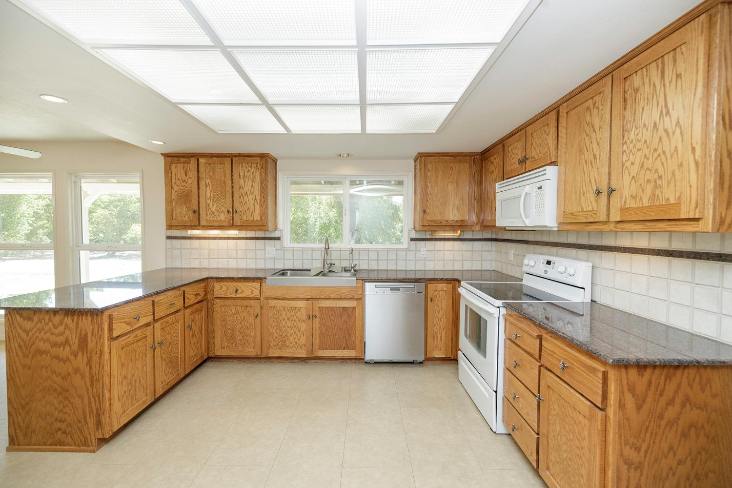361 Arlberg Rd, Hickman, CA 95323