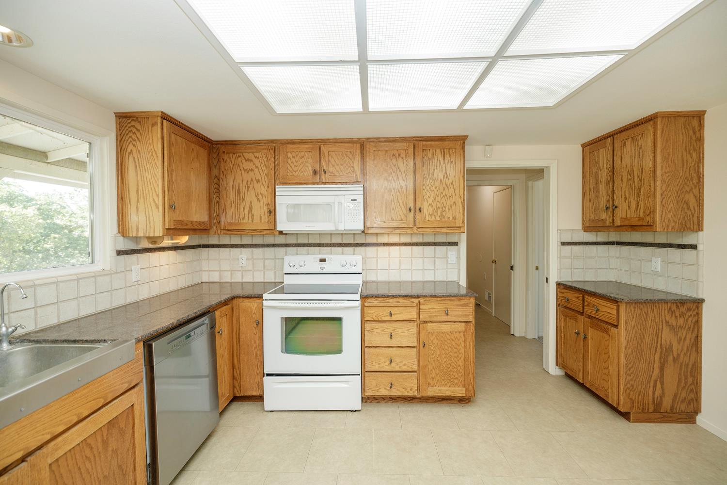 361 Arlberg Rd, Hickman, CA 95323