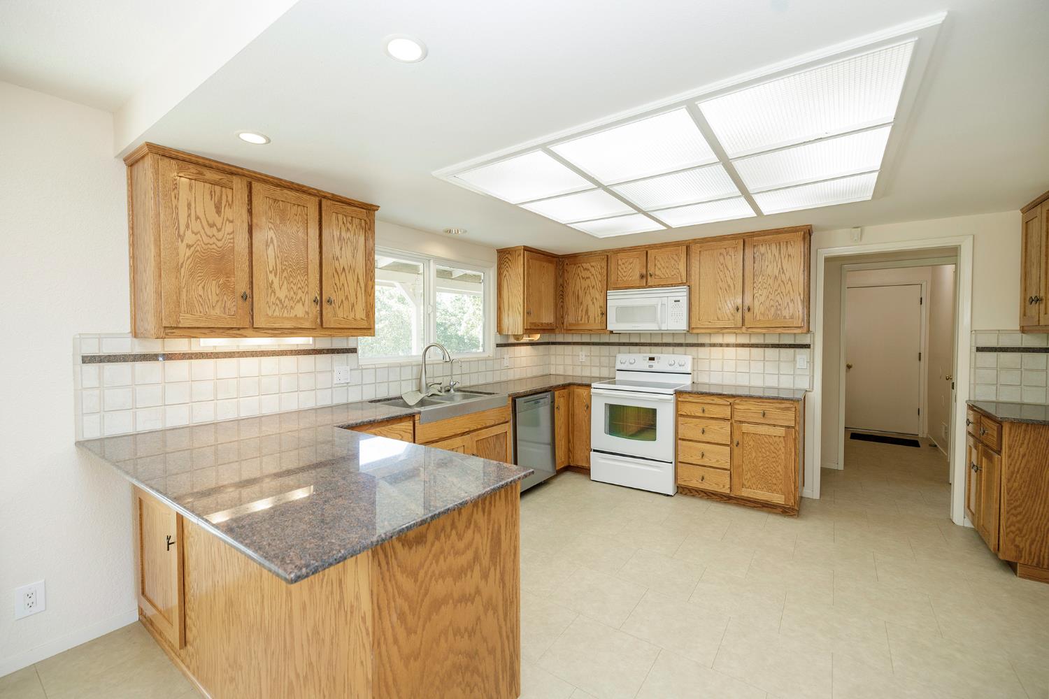 361 Arlberg Rd, Hickman, CA 95323
