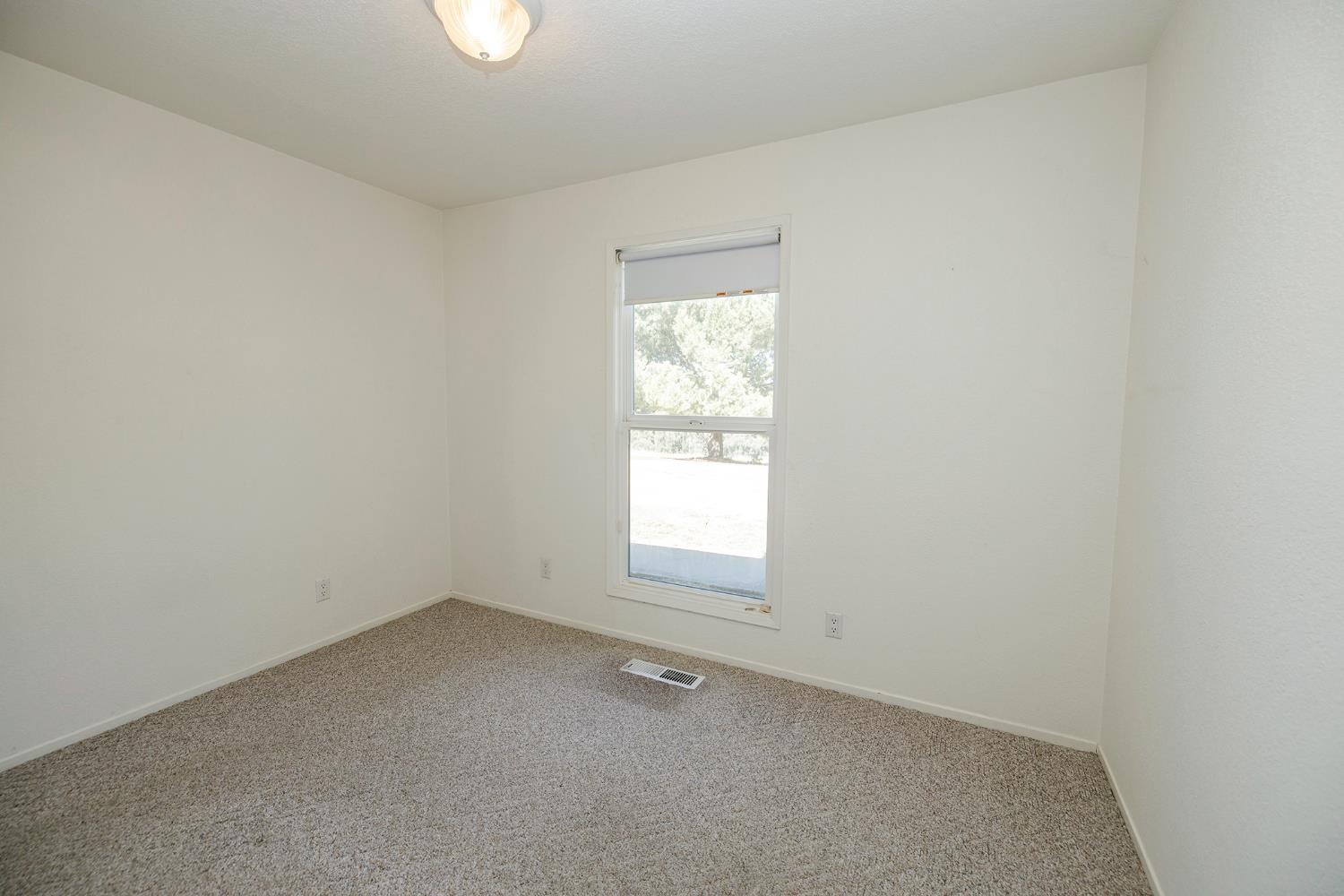 361 Arlberg Rd, Hickman, CA 95323
