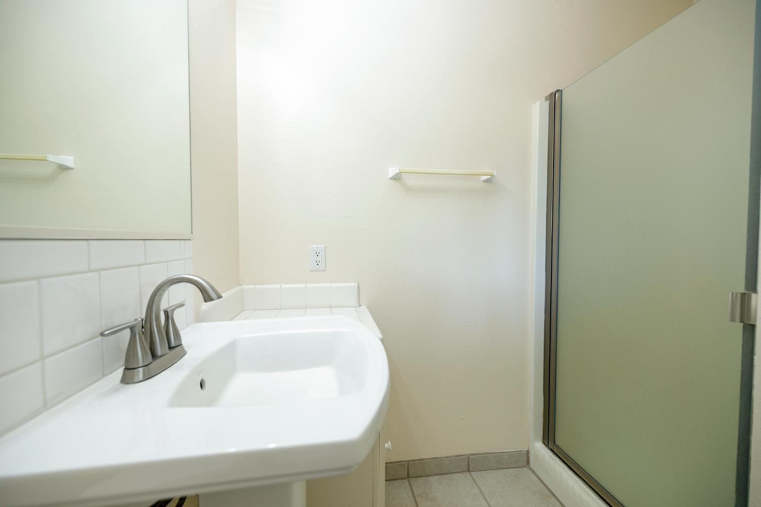 361 Arlberg Rd, Hickman, CA 95323