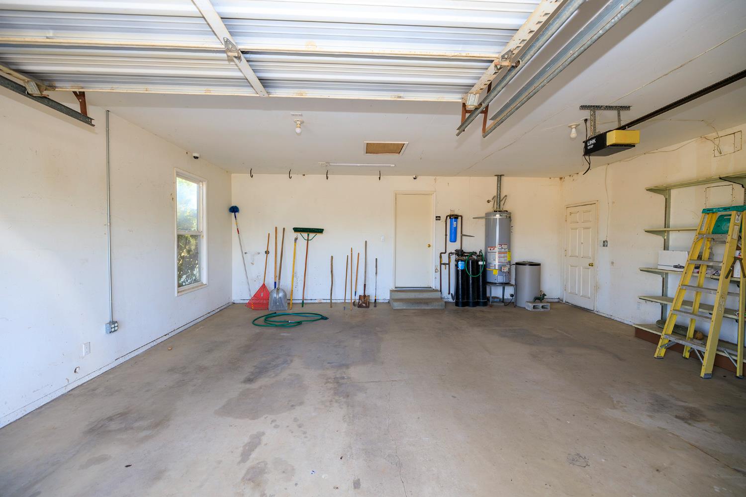 361 Arlberg Rd, Hickman, CA 95323