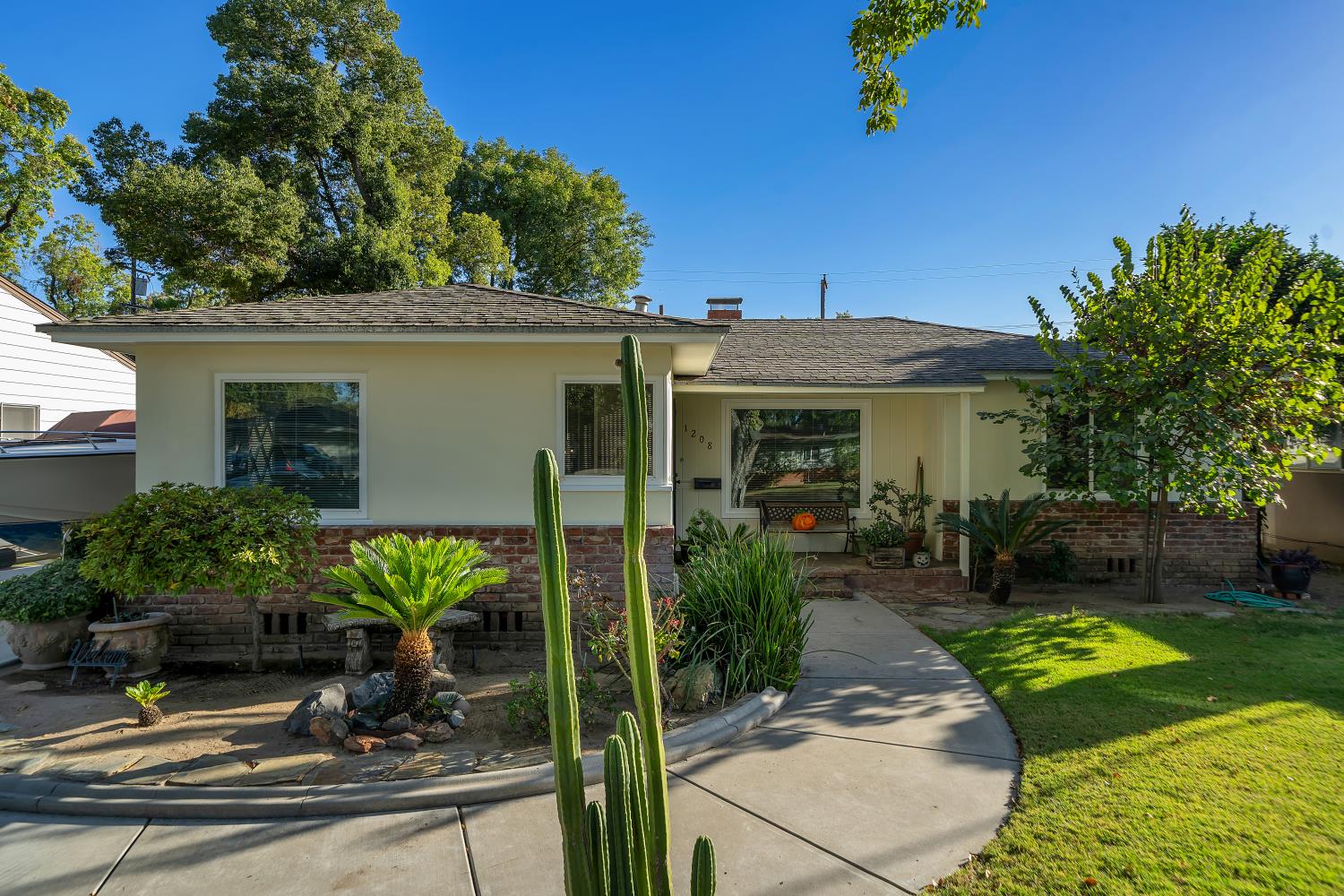 1208 E Morris Ave, Modesto, CA 95350