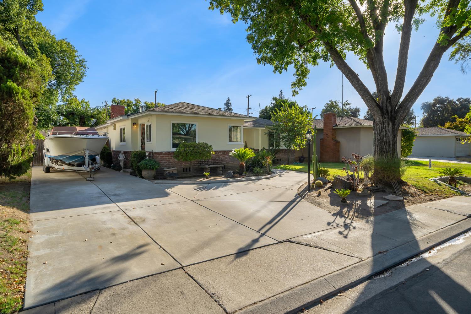1208 E Morris Ave, Modesto, CA 95350