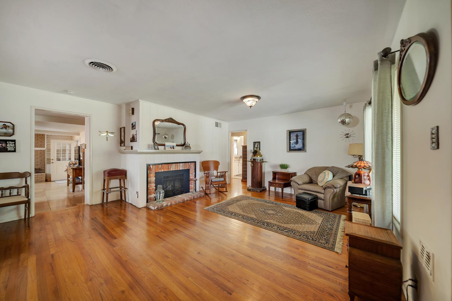 1208 E Morris Ave, Modesto, CA 95350