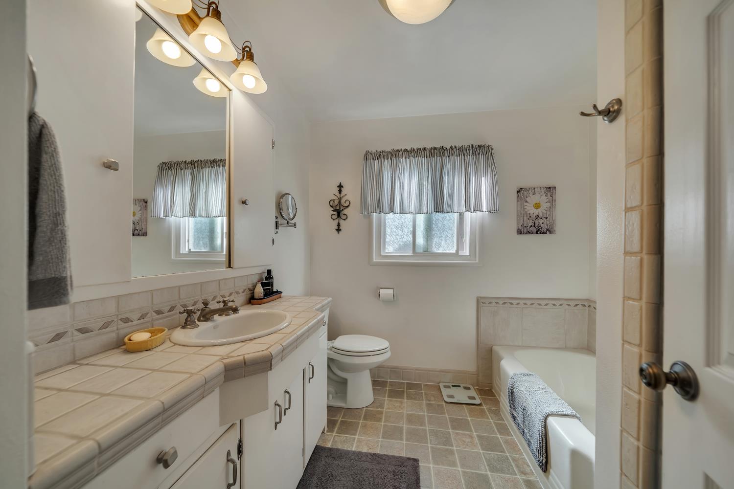 1208 E Morris Ave, Modesto, CA 95350