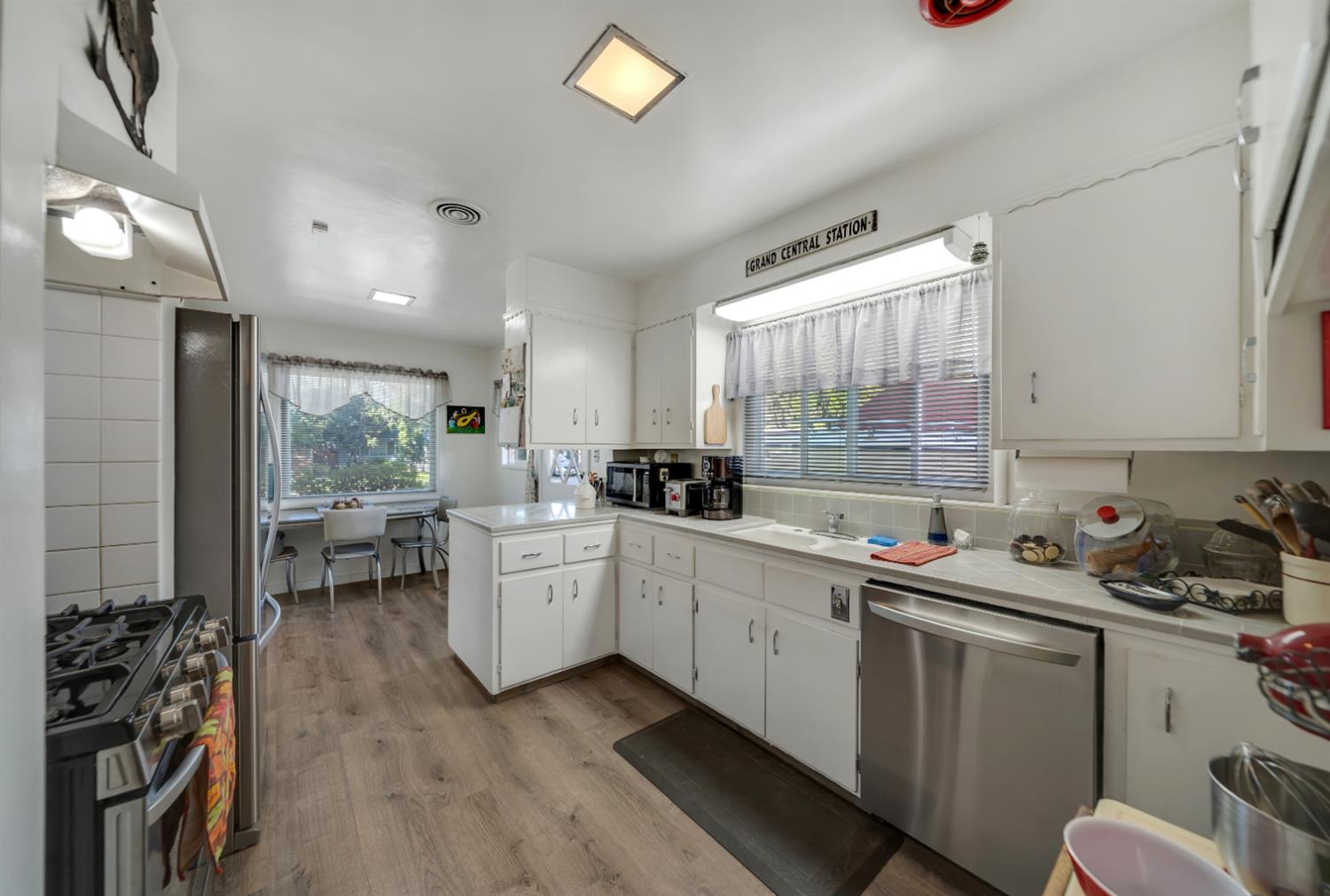 1208 E Morris Ave, Modesto, CA 95350