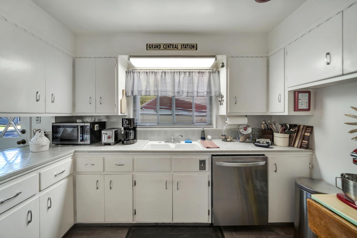 1208 E Morris Ave, Modesto, CA 95350