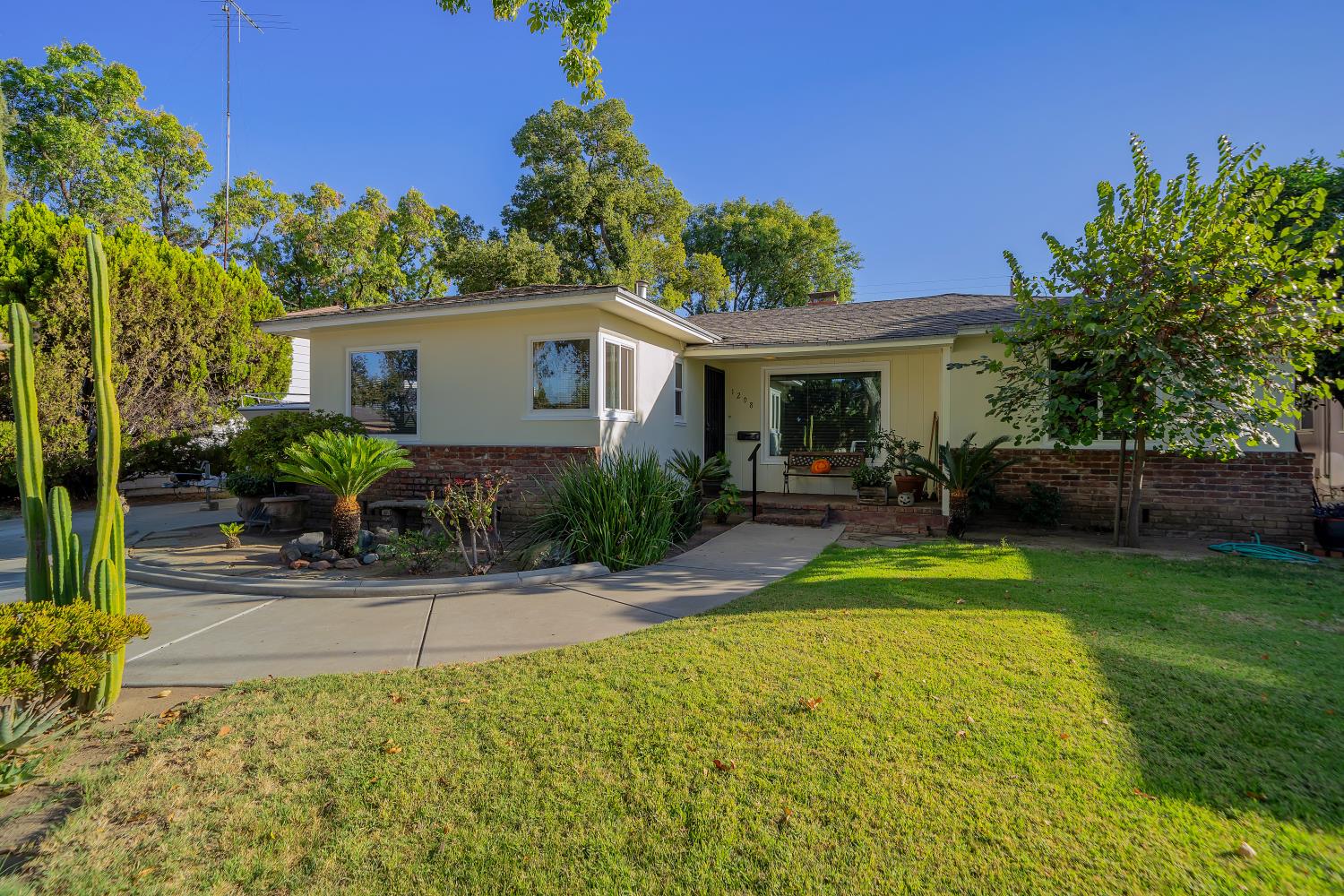 1208 E Morris Ave, Modesto, CA 95350