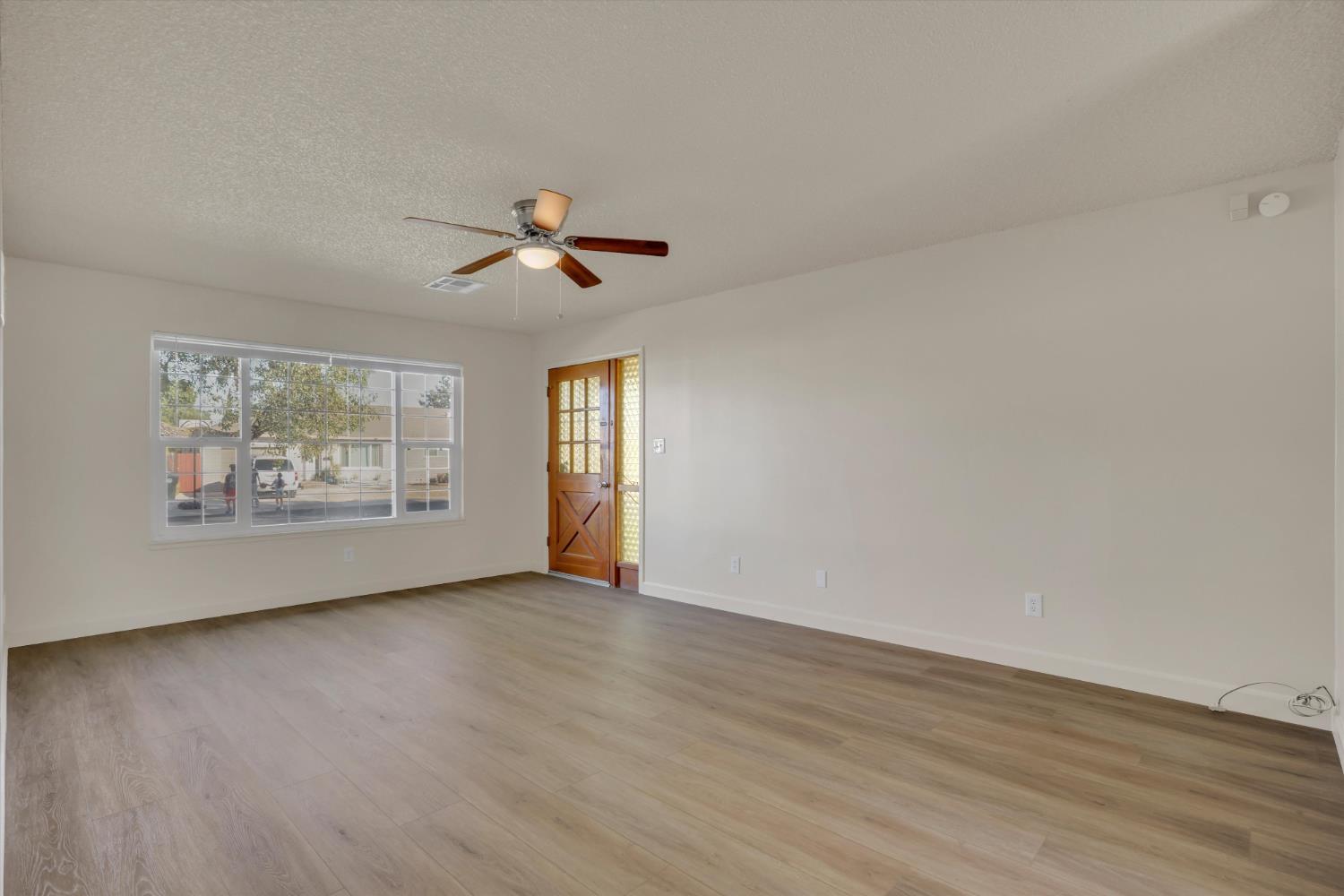 245 Jason St, Manteca, CA 95336