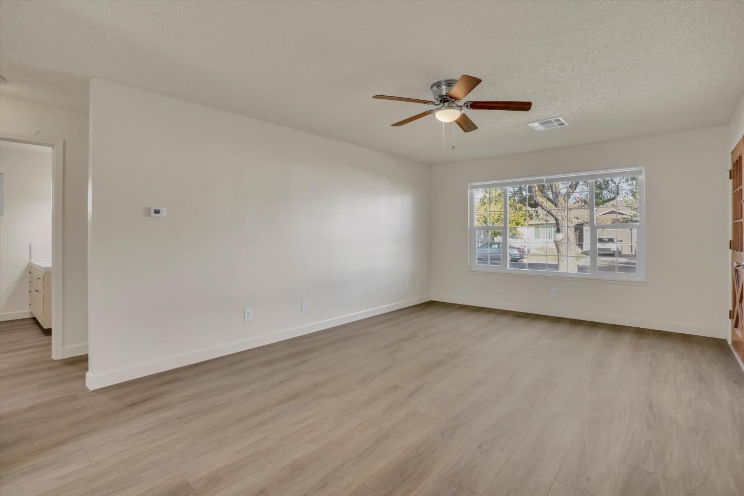 245 Jason St, Manteca, CA 95336