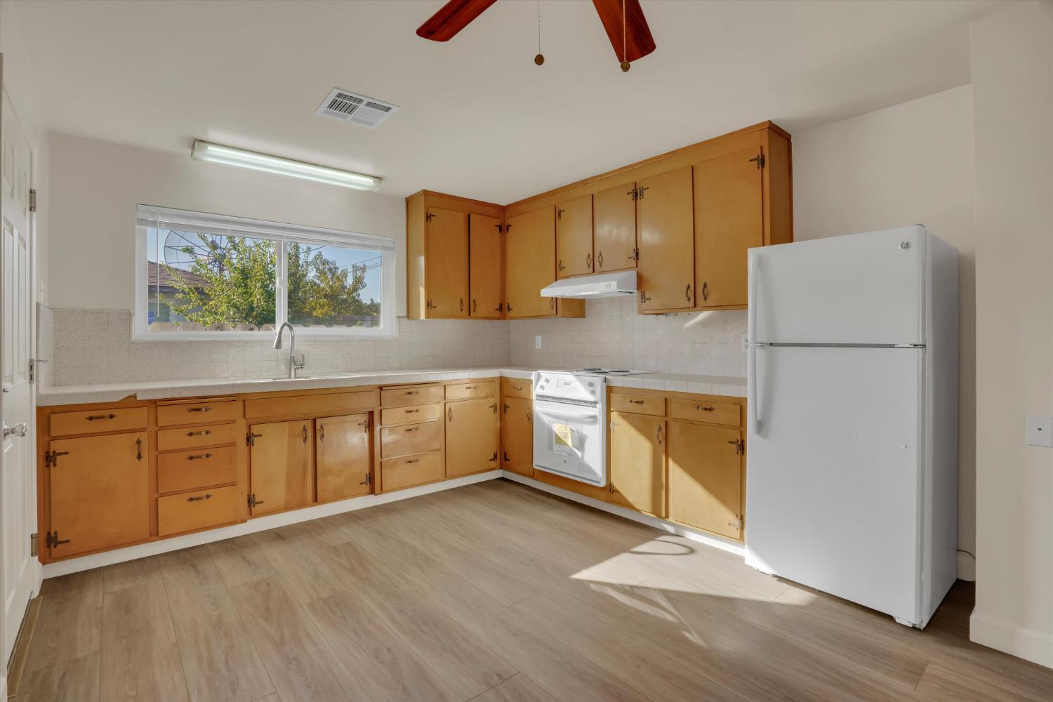 245 Jason St, Manteca, CA 95336