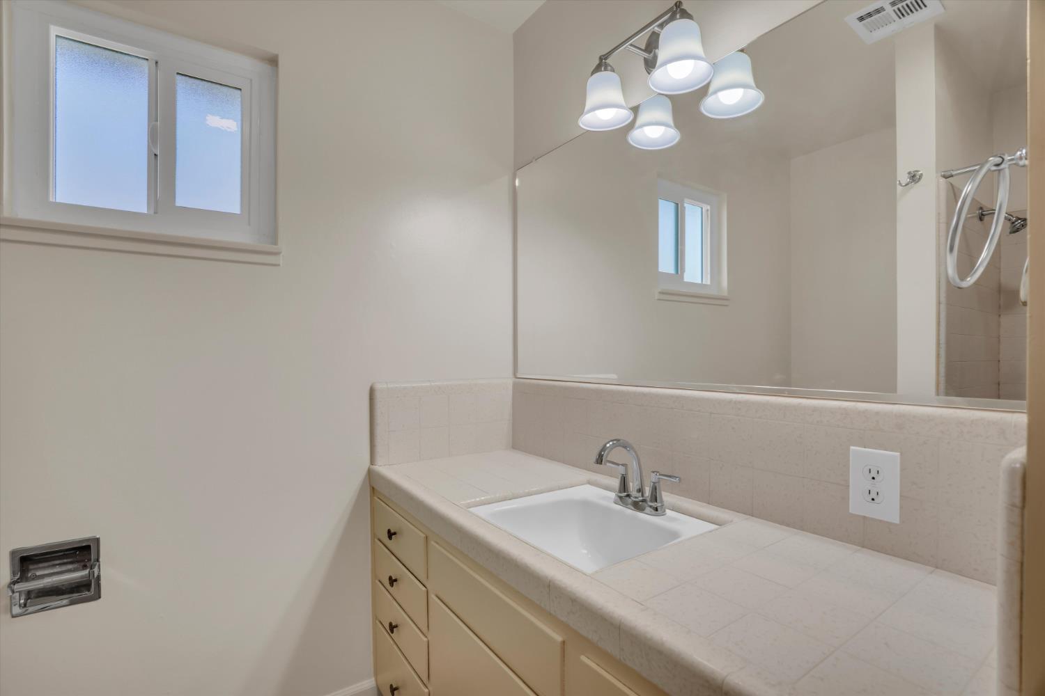 245 Jason St, Manteca, CA 95336