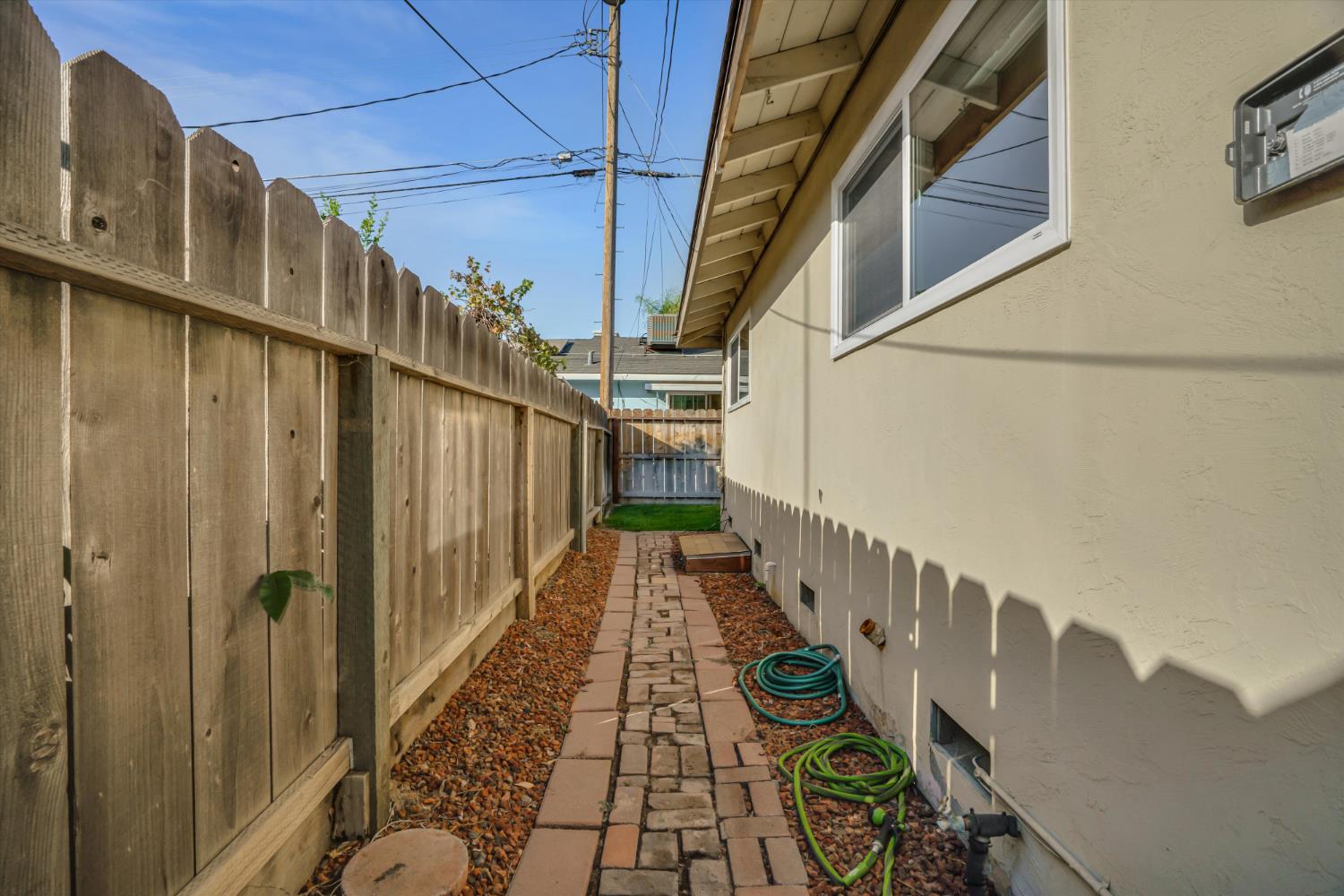 245 Jason St, Manteca, CA 95336