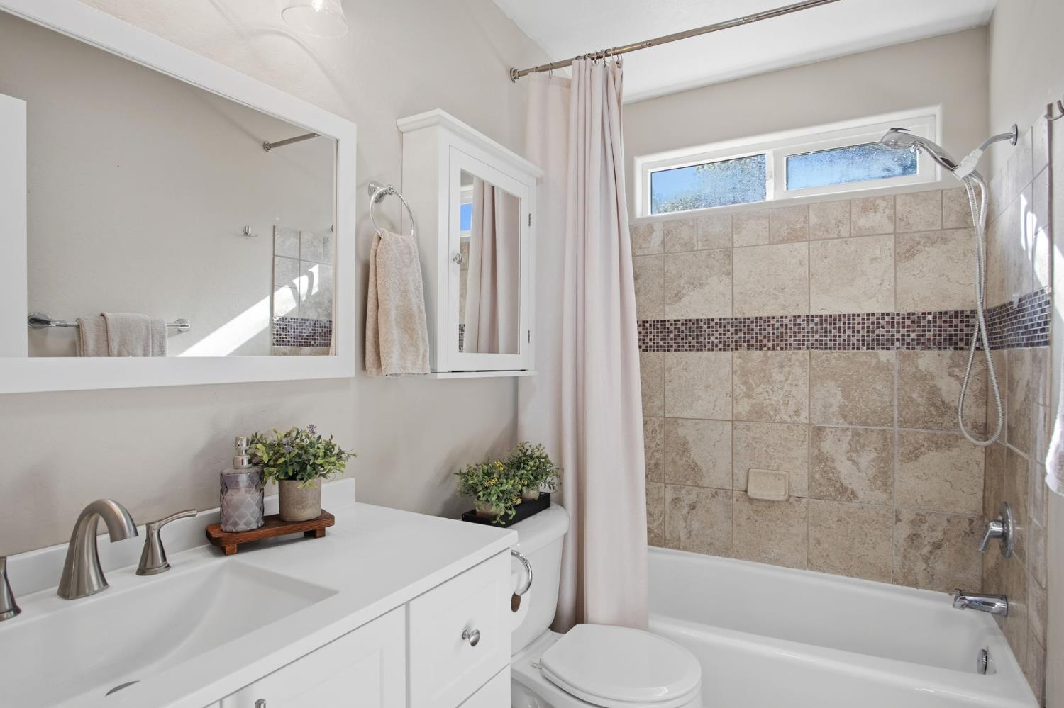 13539 Bentley St, Waterford, CA 95386