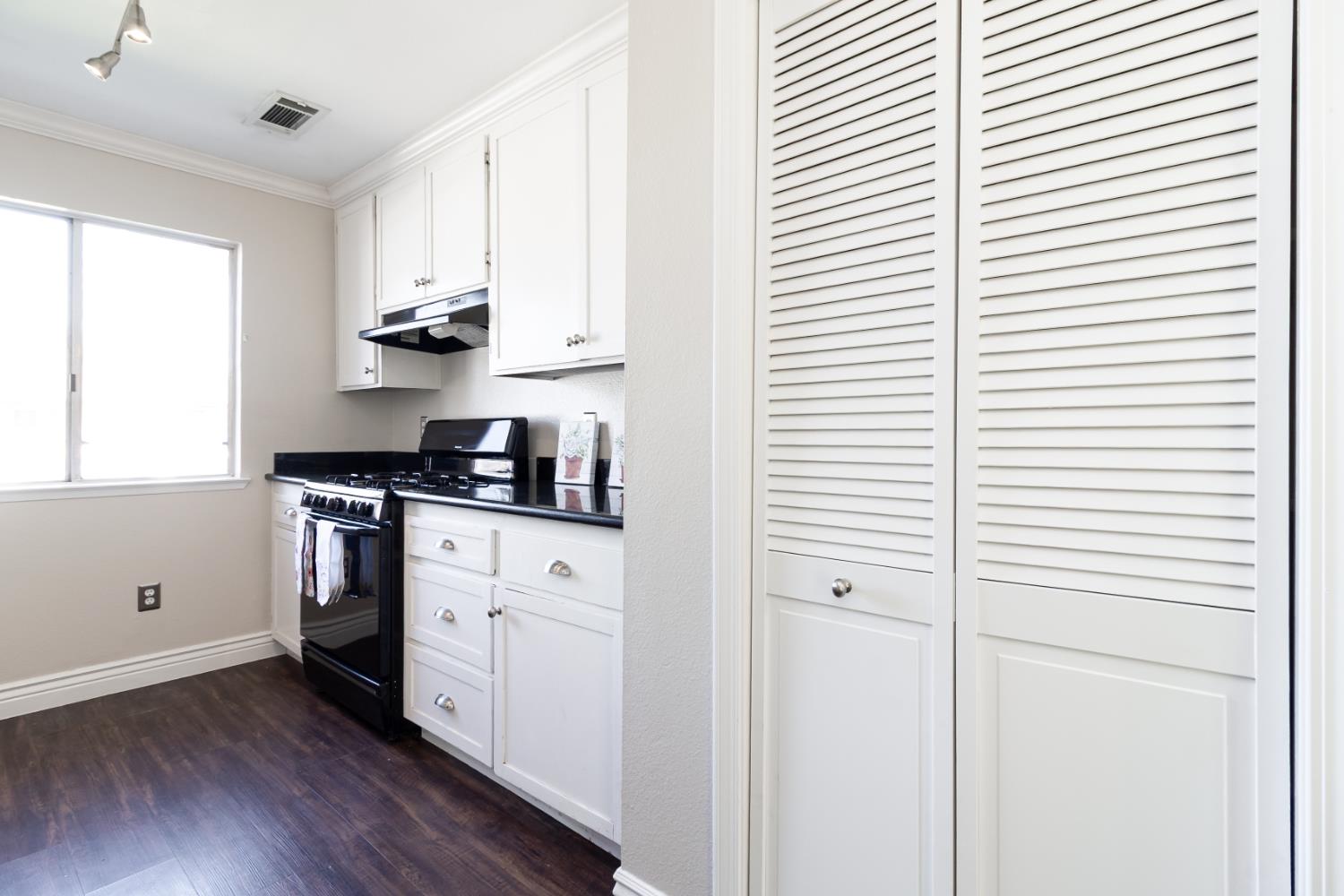 12118 Hernandez Ave, Waterford, CA 95386
