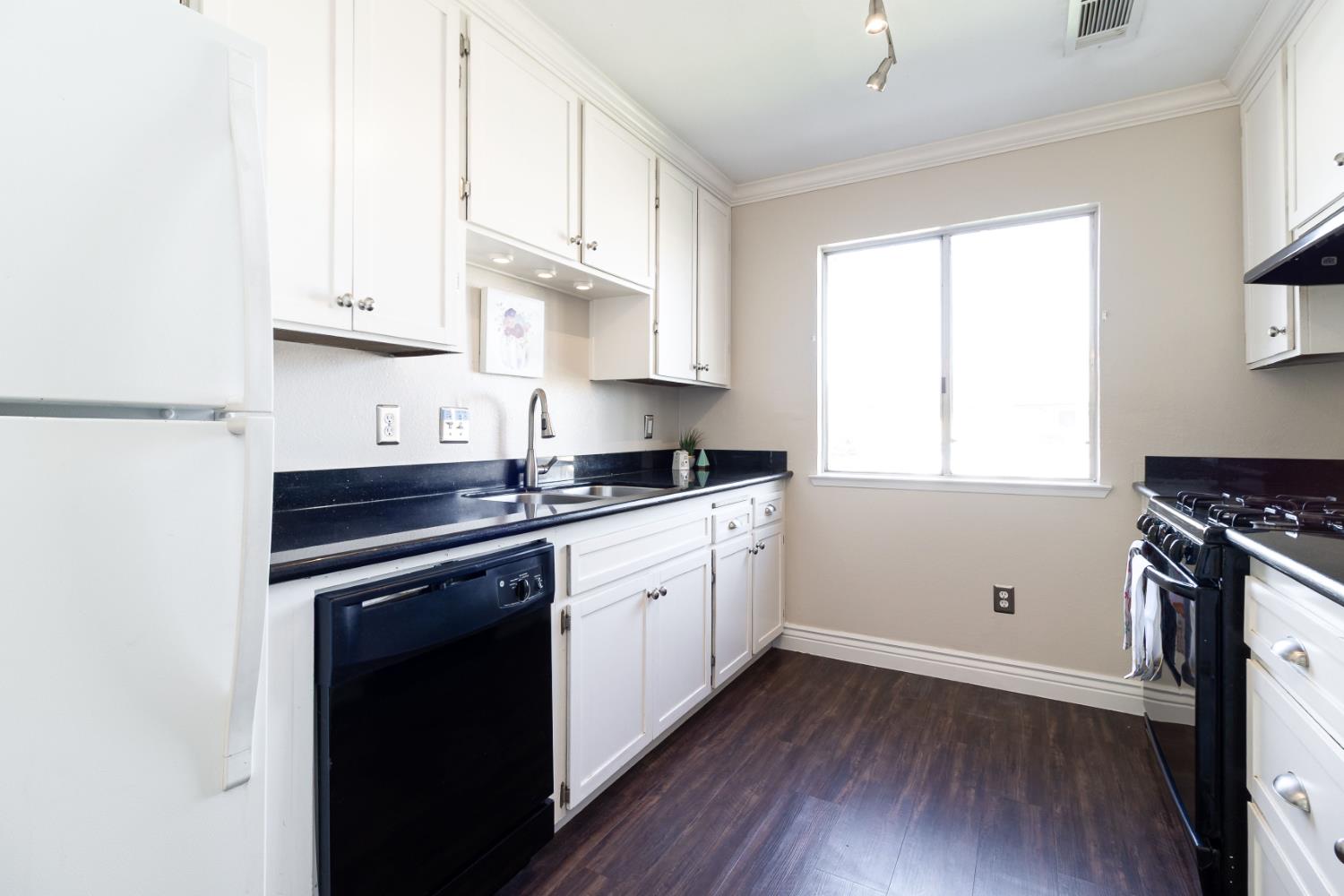 12118 Hernandez Ave, Waterford, CA 95386