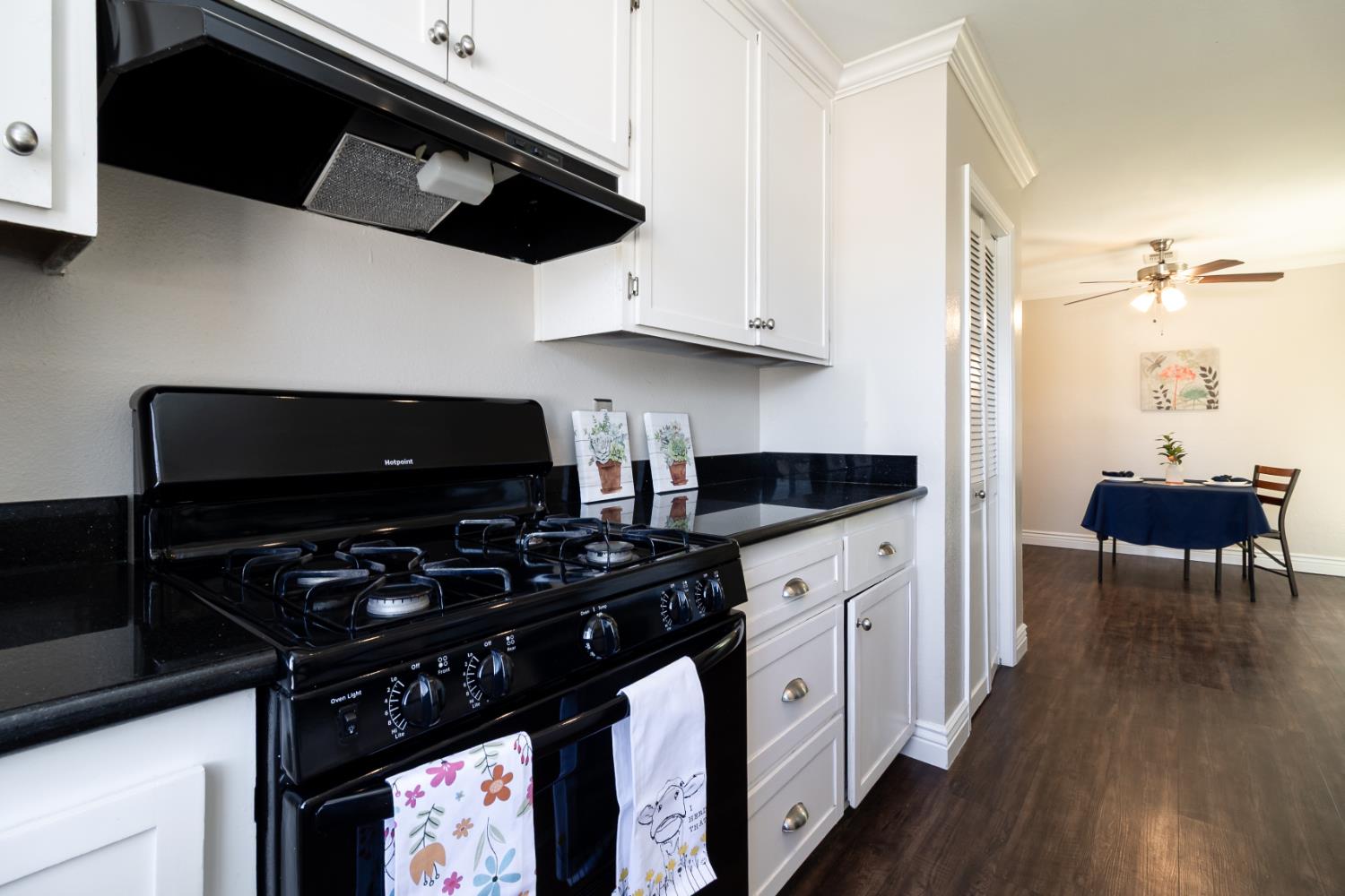 12118 Hernandez Ave, Waterford, CA 95386