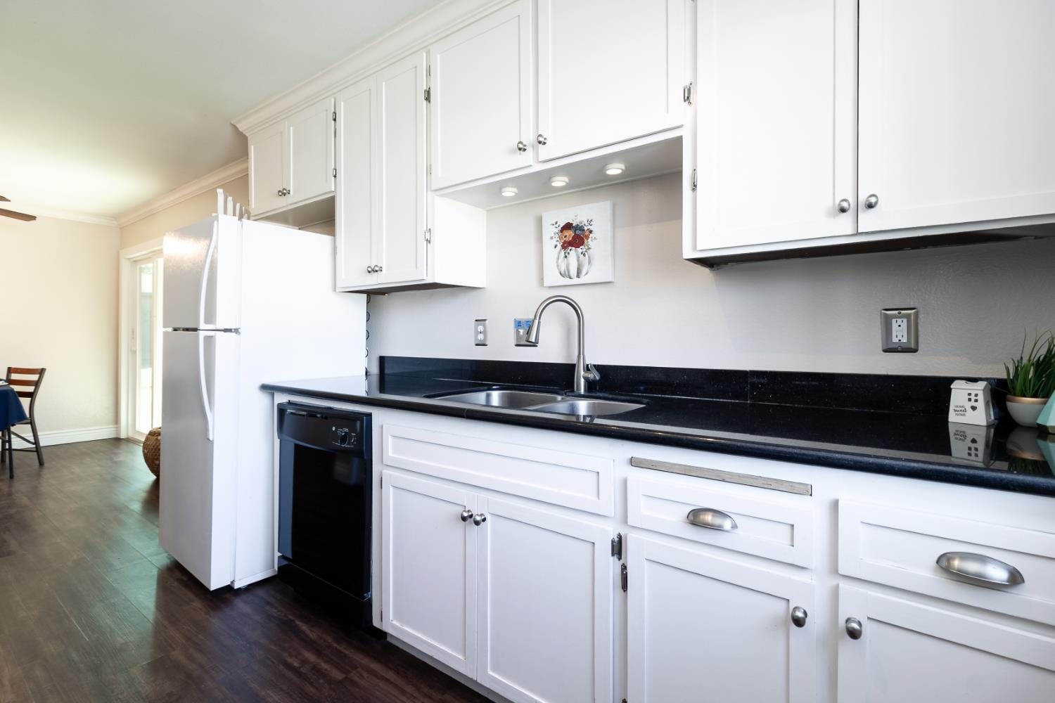 12118 Hernandez Ave, Waterford, CA 95386